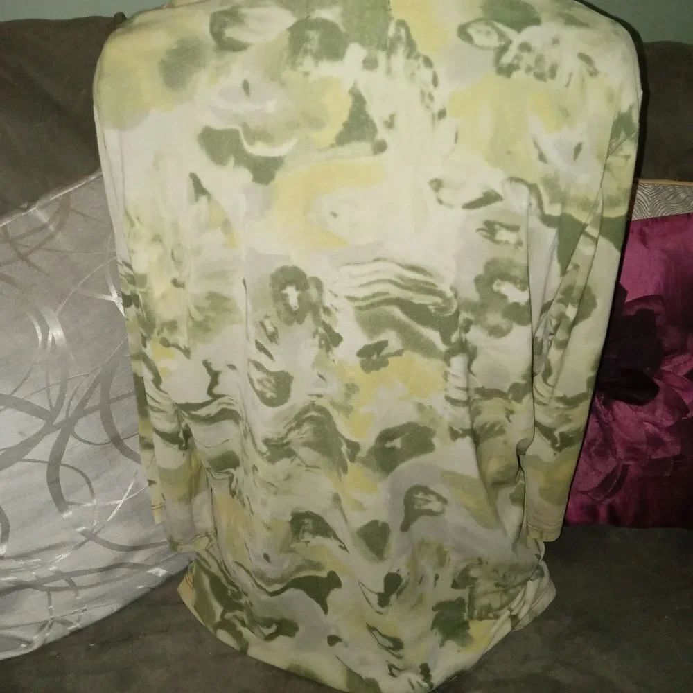 Sheer Layers...lightweight, floaty, & flattering. - Picture 5 of 6
